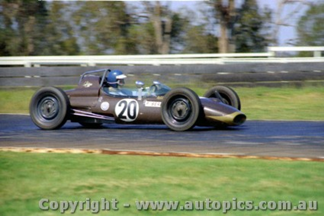 71533 - P.  Bernasconi Mako Vee  - Warwick Farm 17th October 1971 - Photographer Jeff Nield