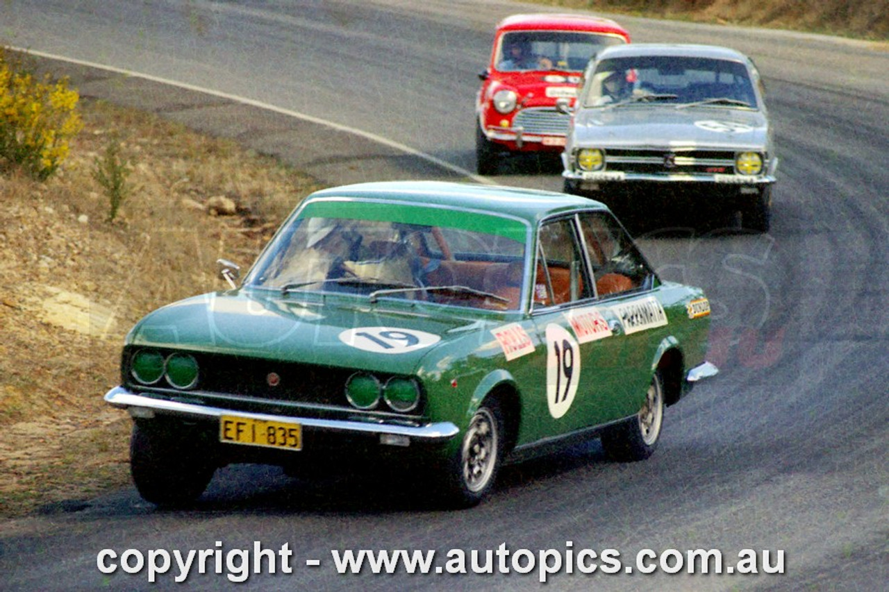 72173 - R. Kearns, Fiat also B. Forbes, Torana, Amaroo Park, 20th August 1972 - Photographer Jeff Nield