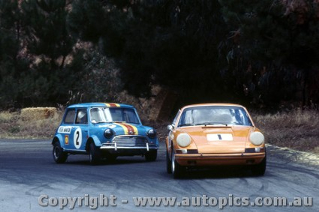 69076 - A. Hamilton Porsche - P.  Manton  Morris Cooper S  - Hume Weir 28th December 1969 - Photographer Jeff Nield