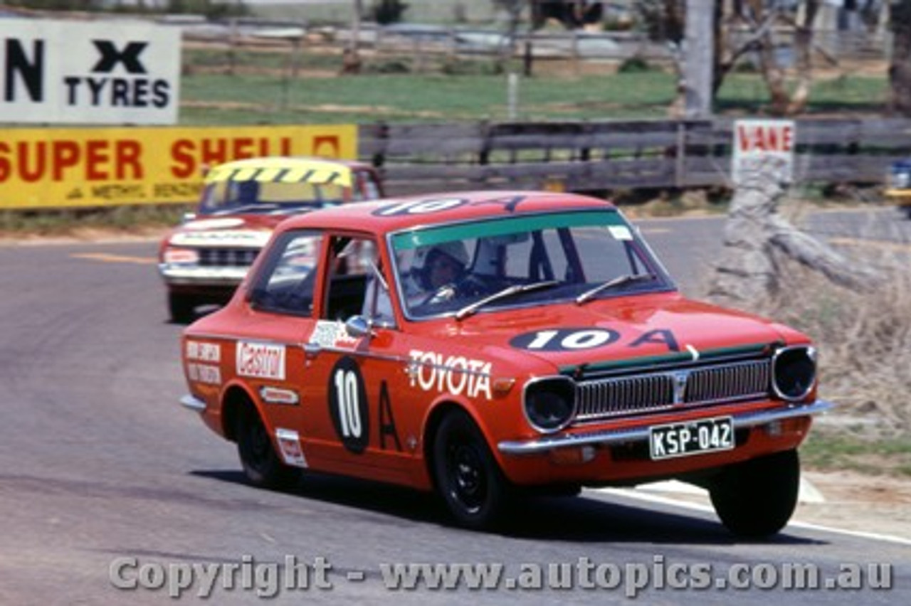 70761 - B. Sampson / D. Thurston Toyota Corolla 1200  -   Bathurst  1970 - Photographer Jeff Nield