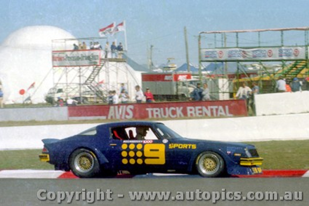 82741  -  K. Bartlett / C. Bond  -  Bathurst 1982 - Camaro