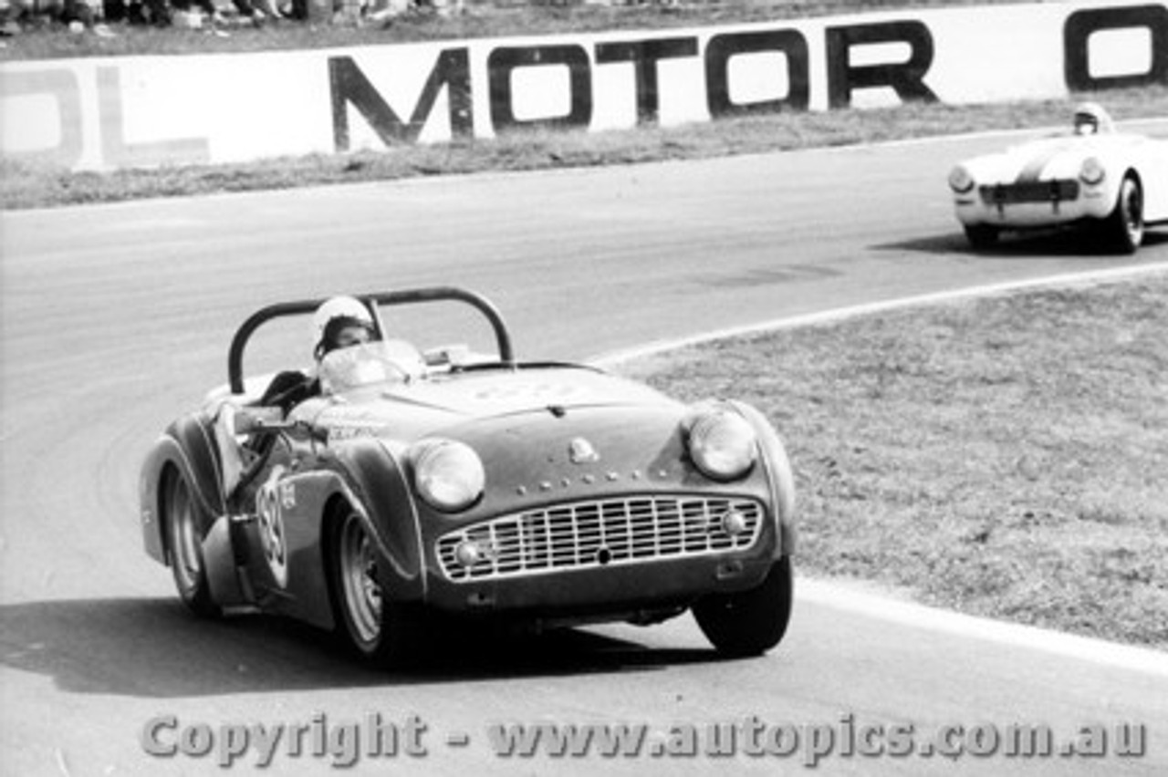 69465 - D. Scott Triumph TR3A - Oran Park 29th September 1969