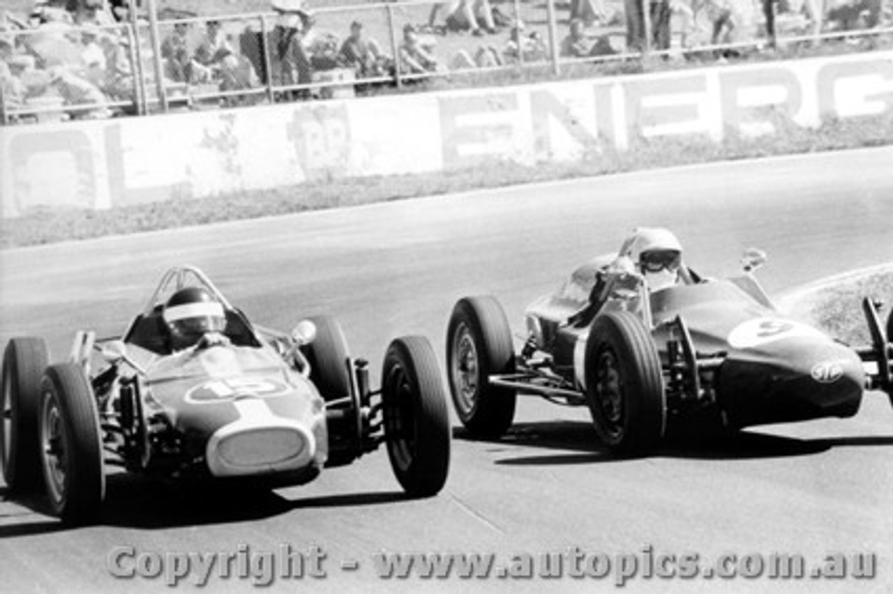 70567 - D. Beveridge CMS Vee  / J. Moxon Moxon Vee - Oran Park 12th April 1970