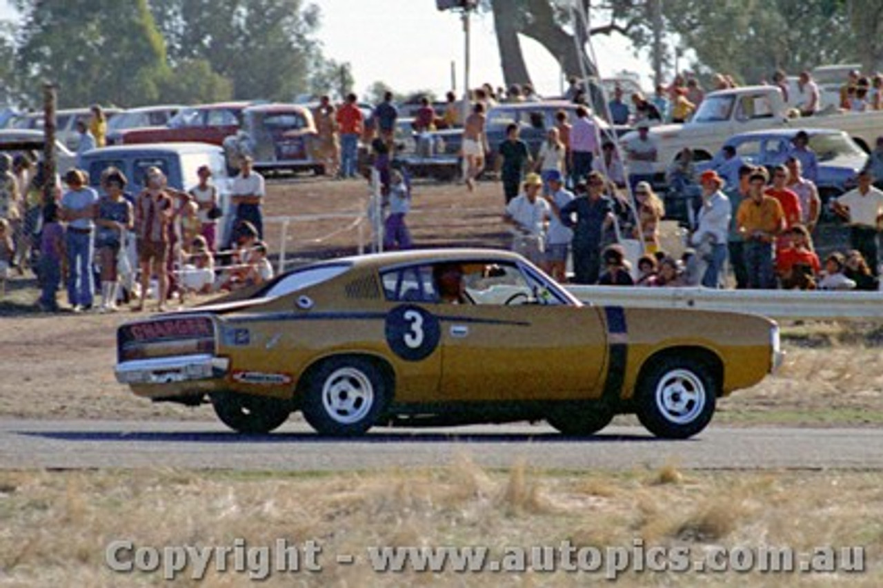 72180 - Peter Dowling Valiant Charger E38  - Winton  1972