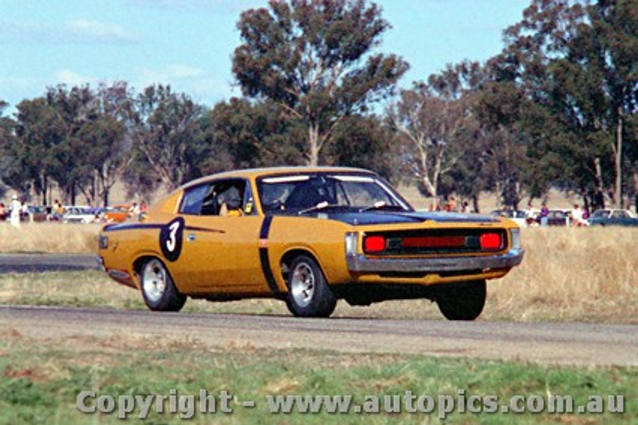 72181 - Peter Dowling Valiant Charger E38  - Winton  1972