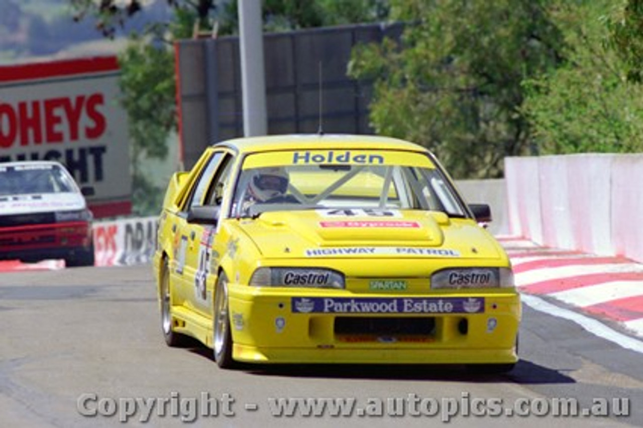 89787 - L. Smerdon / G. Hinton - Commodore VL -  Bathurst 1989