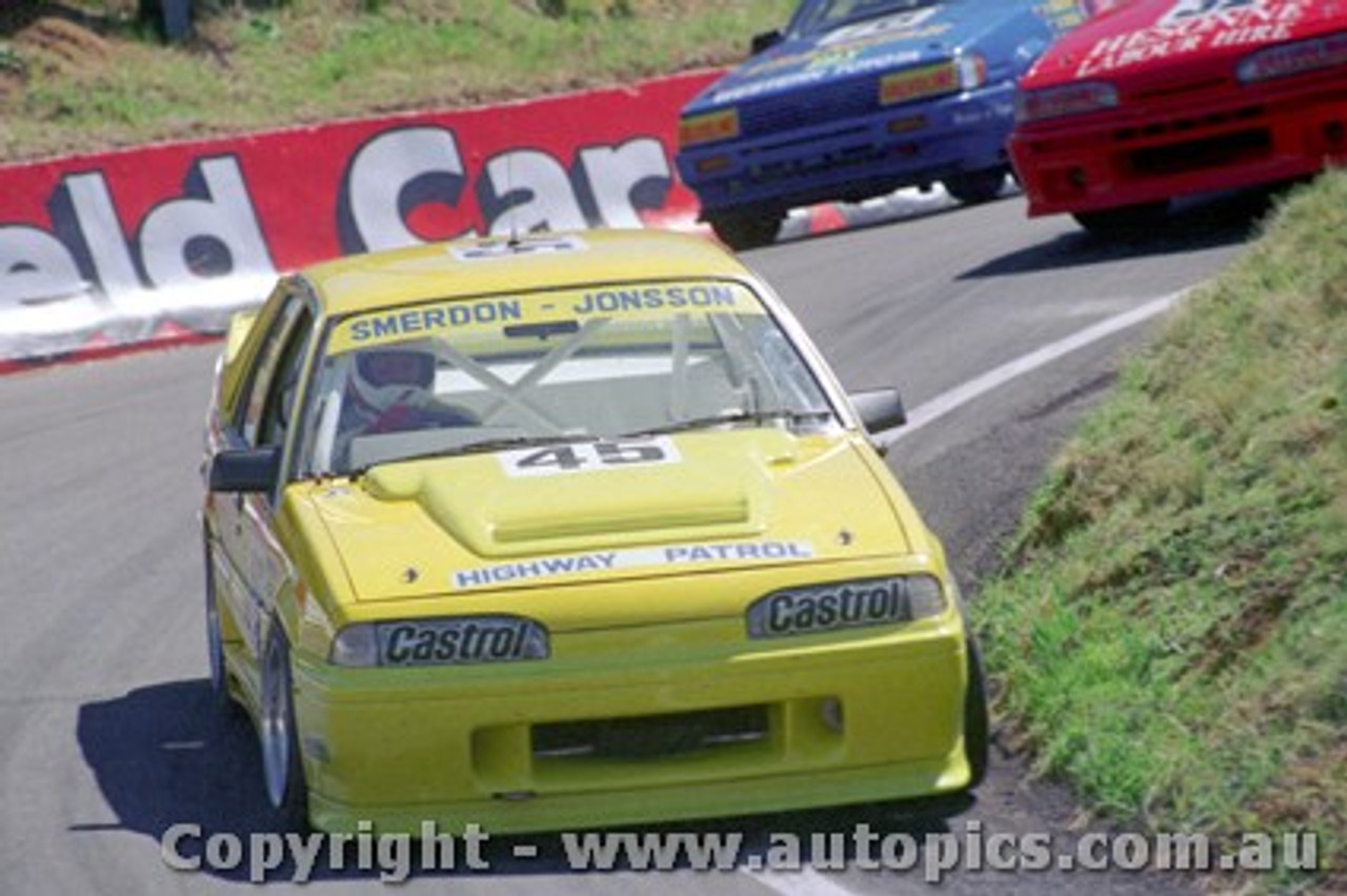 90745 - L. Smerdon / G. Jonsson  - Commodore VL -  Bathurst 1990