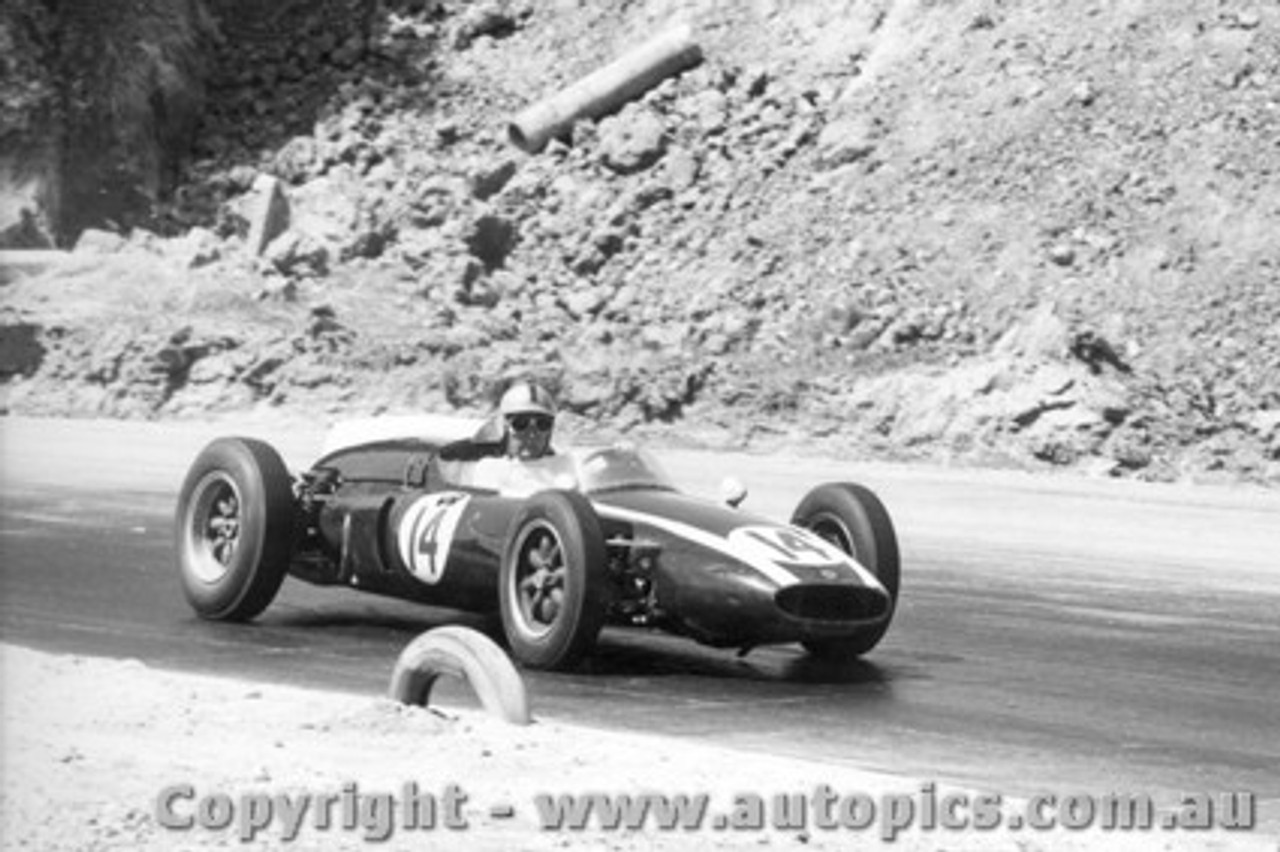 61515 - Jack Brabham  Cooper F1 - Hume Weir 1961