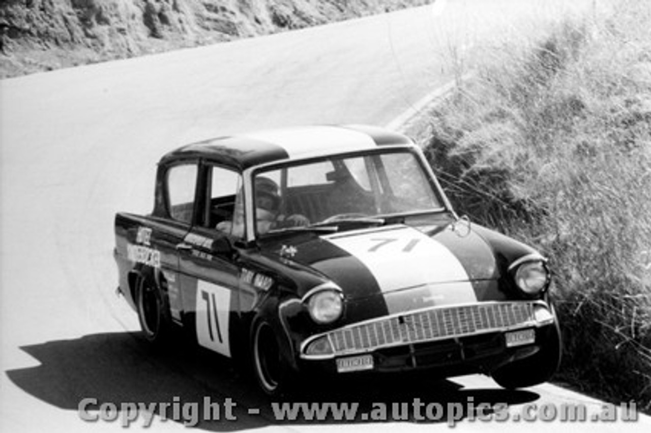 73103 - T. Ward Ford Anglia - Bathurst 23rd April 1973