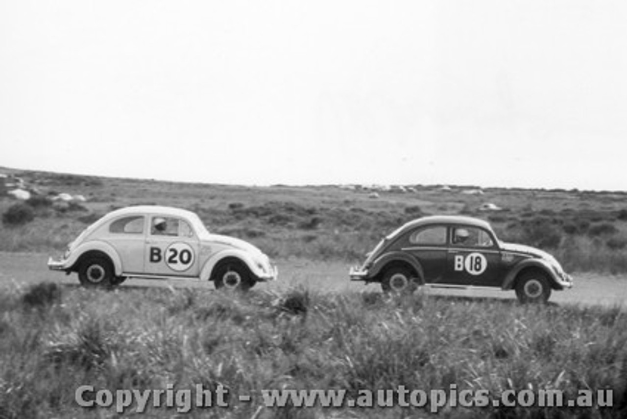 60722 - D. McKay / G. Cusack and K. Orram / M. McPherson Volkswagen  -   Armstrong 500 Phillip Island 1960