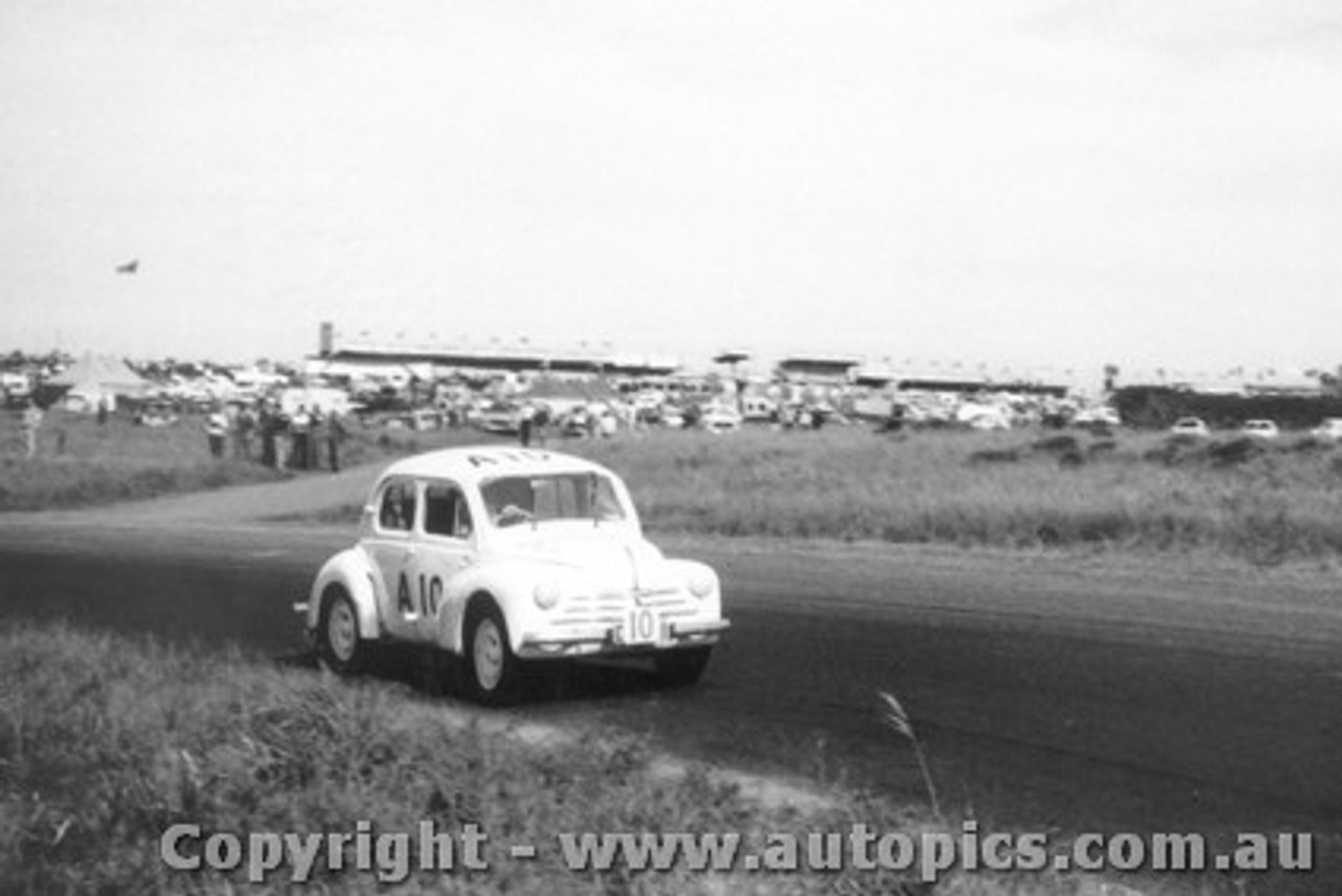 60746 -  W. Marsh / J. Connolly   Renault 750 -   Armstrong 500 Phillip Island 1960