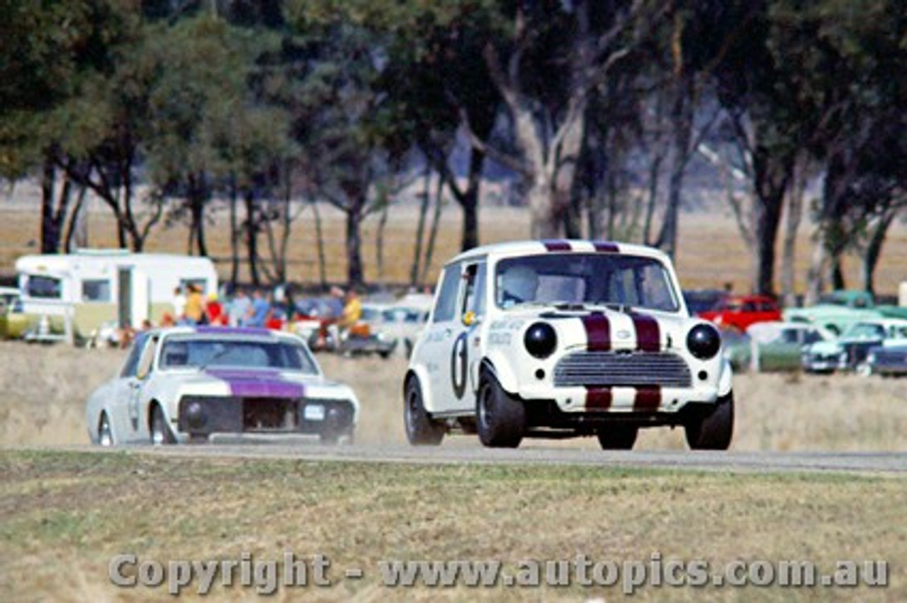 72207 - J. Dellaca - #  6 Morris Cooper S - Winton 1972
