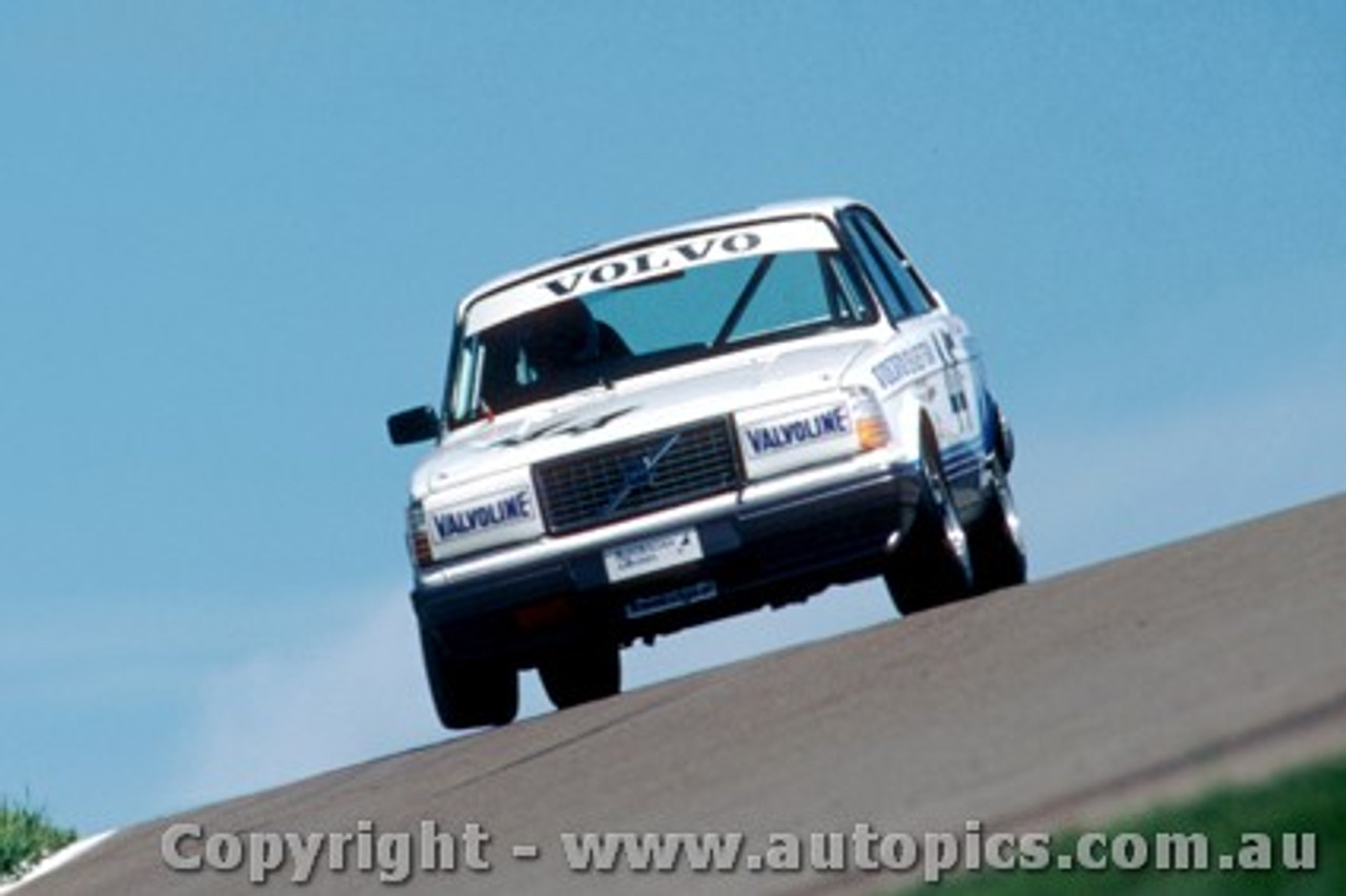 86764 - Bowe / Costanzo Volvo 240 Turbo  Bathurst 1986