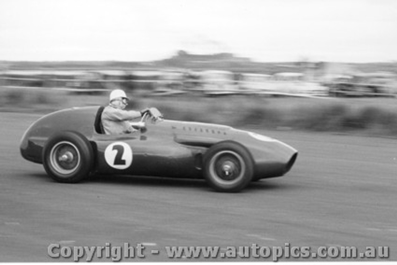 58545 - Arnold Glass - Ferrari -  Fishermen s Bend 22nd February 1958 - Photographer Peter D Abbs