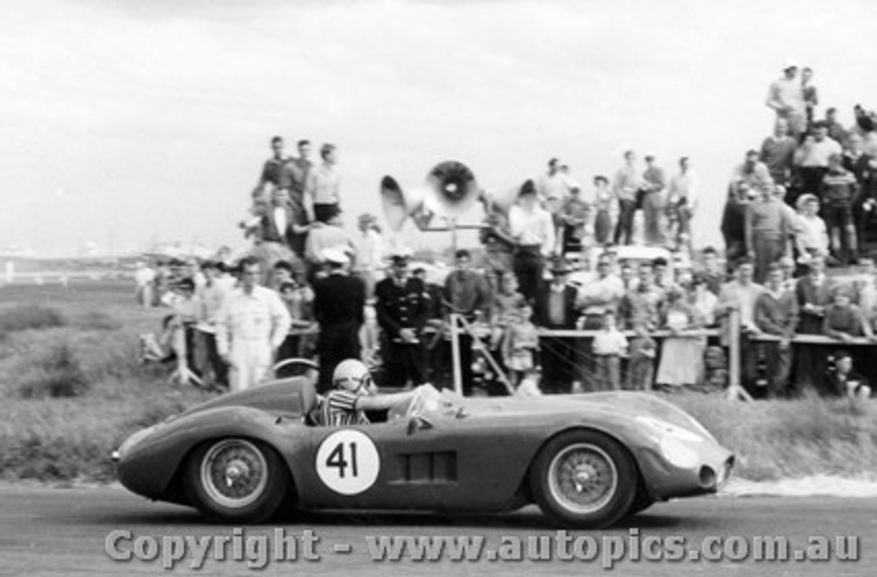 59413 -  R. Jane  Maserati 300S -  Fishermen s Bend - 10th October 1959 - Photographer Peter D Abbs