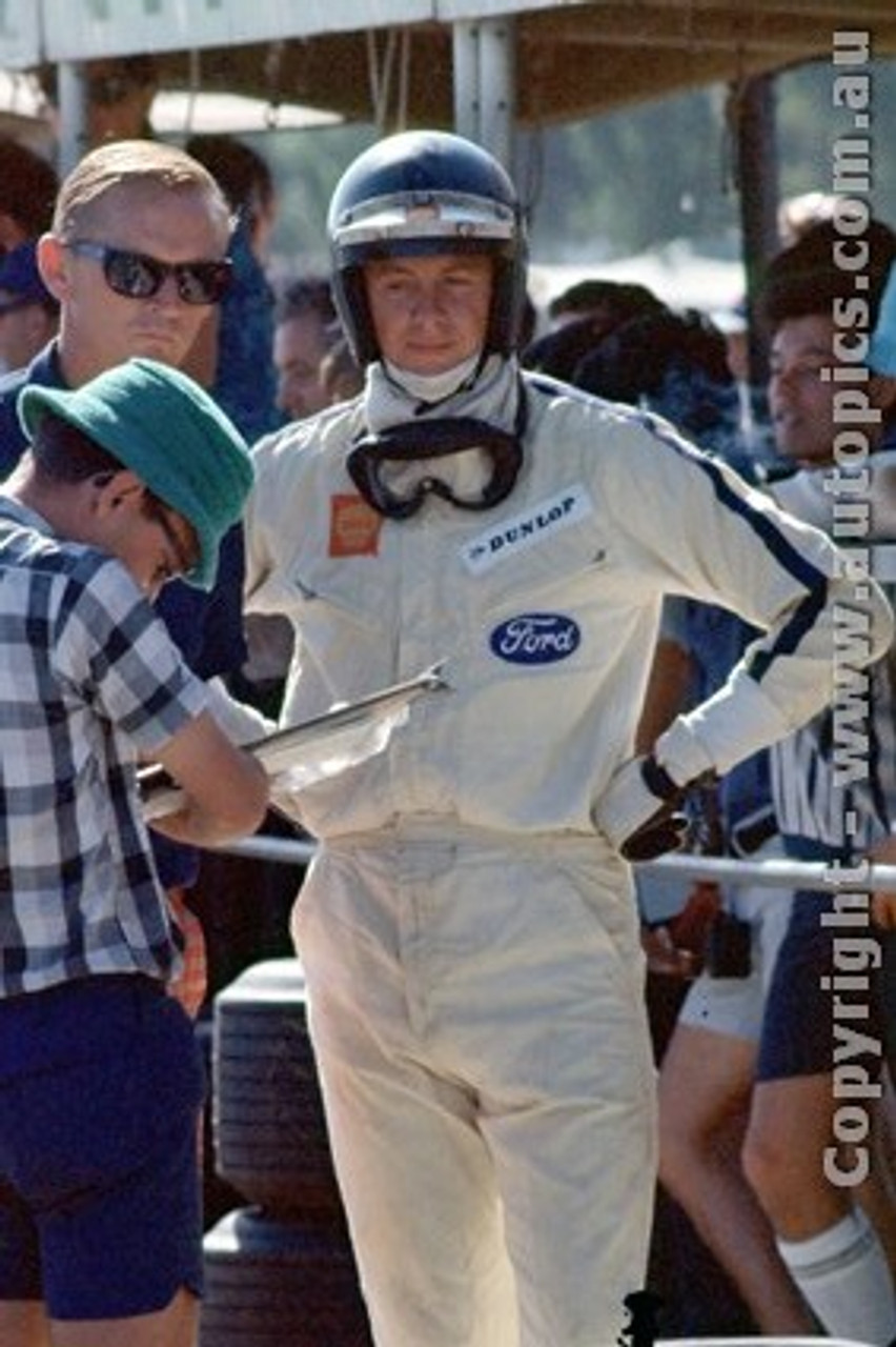 68563 - Piers  Courage  - McLaren M4A -   Warwick Farm Tasman Series 1968 - Photographer Richard Austin