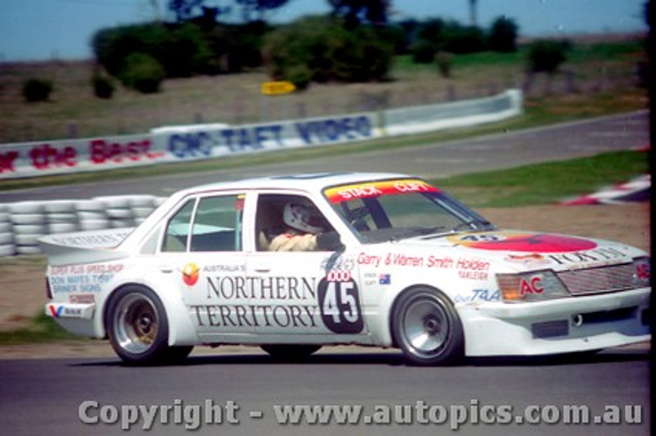 84766 - B. Stack / W. Clift  Holden Commodore VH  - Bathurst 1984 - Photographer Lance Ruting