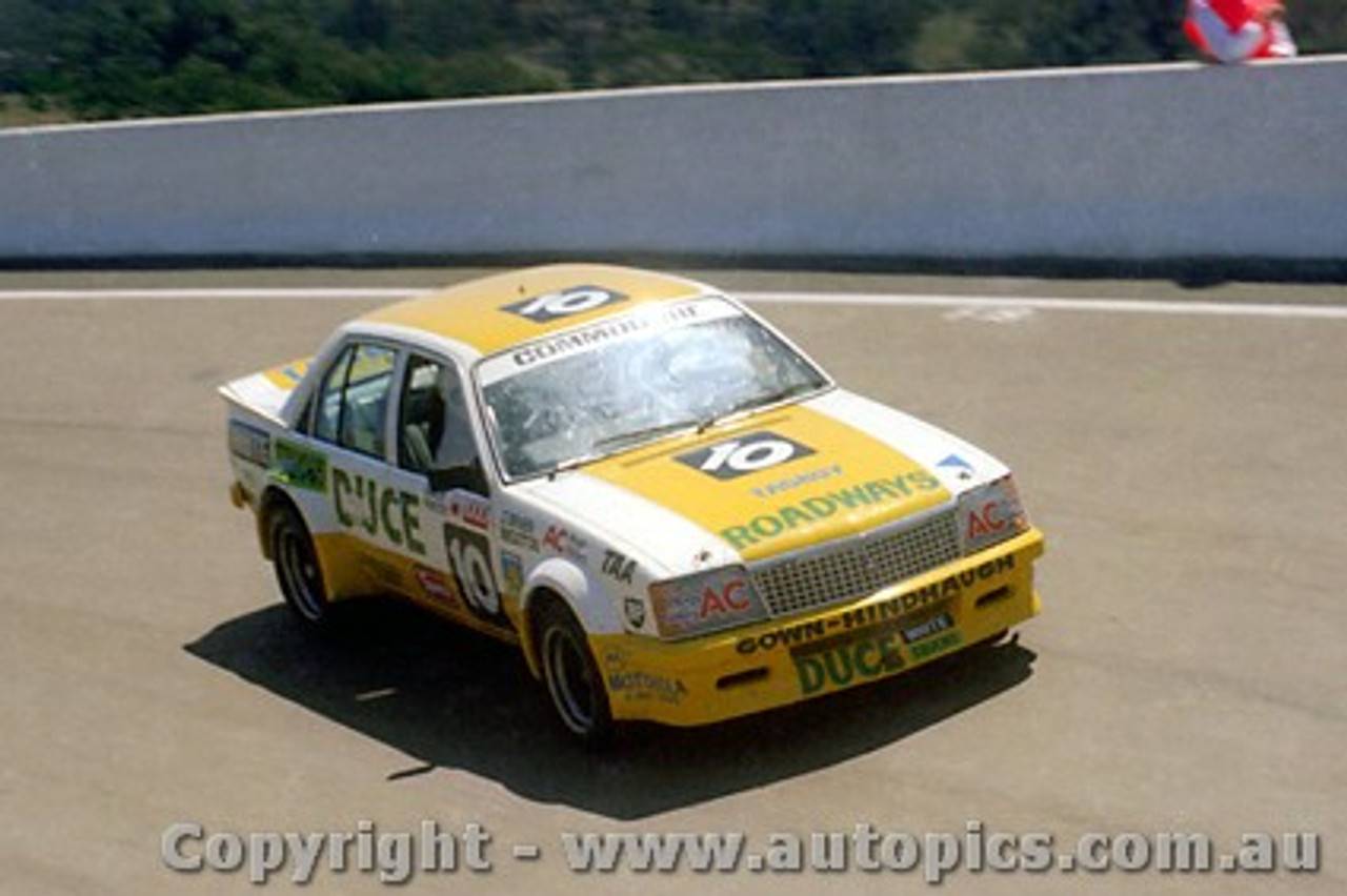 80785  - C. O'Brien / G. Wigston  -  Holden Commodore VC  5th Outright Bathurst 1980 - Photographer Darren House