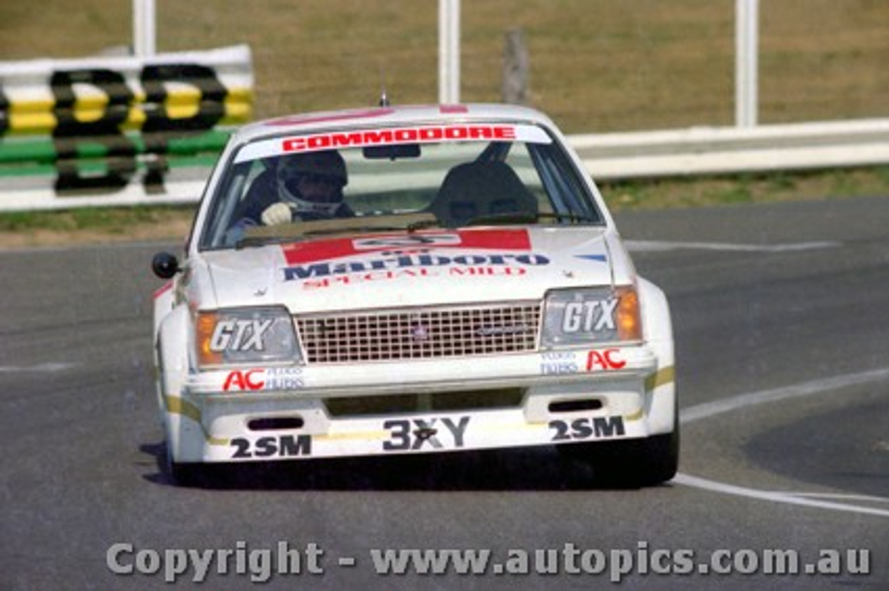 80808  - J. Harvey / R. Harrop - Holden Commodore VC  - Bathurst 1980 - Completed 78 Laps - Photographer Lance J Ruting