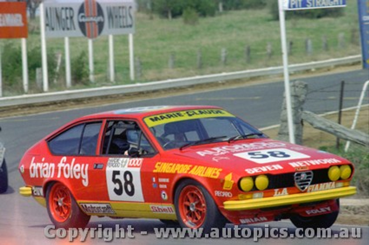 76819 M. Beaumont C. Gibson AlfettaGTAM Bathurst 1976 Photographer Lance J Ruting a few makes on the neg