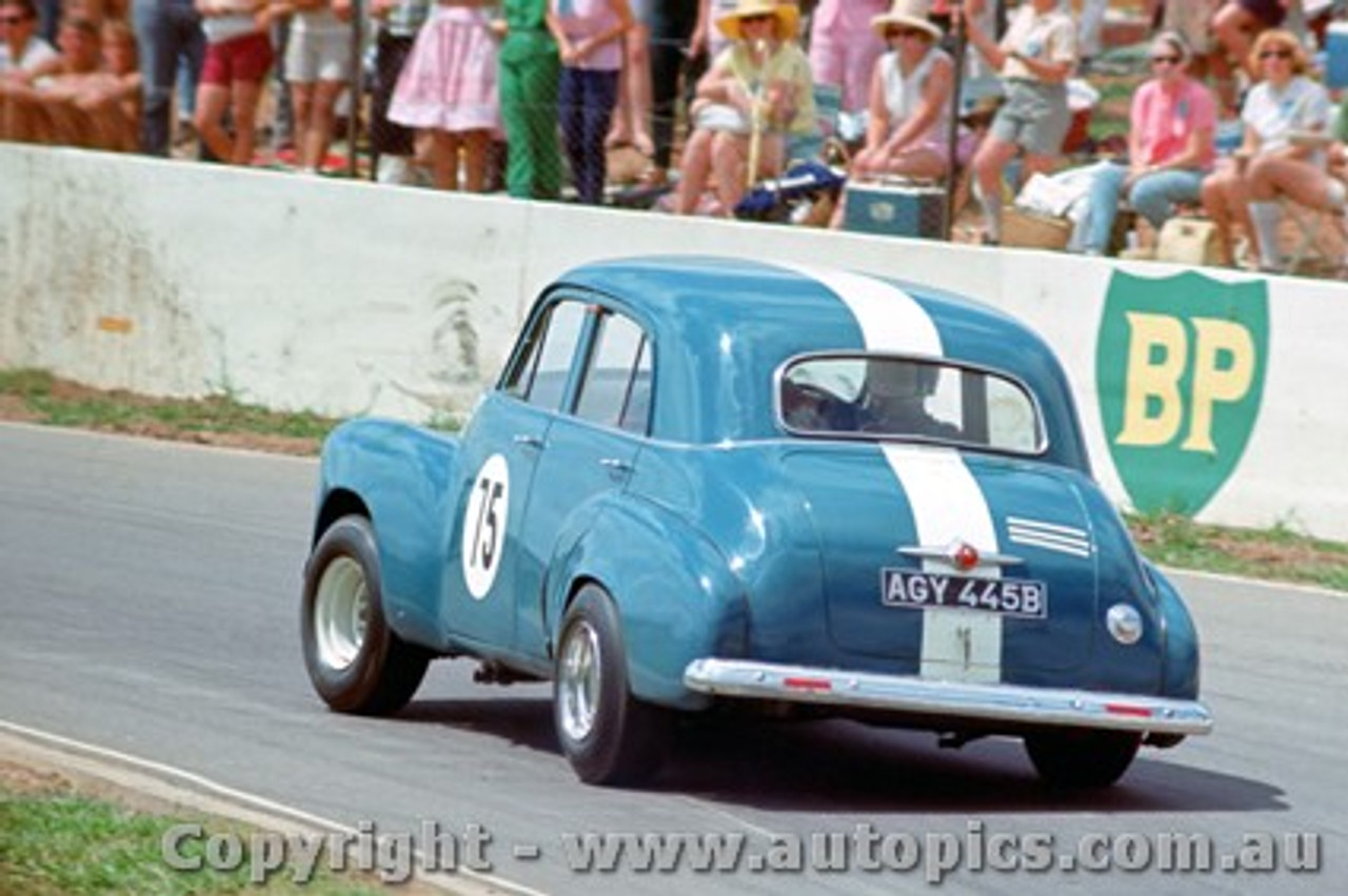 67075 -  B. Mowbray Holden FJ  - Oran Park 5th March 1967 - Photographer Richard Austin