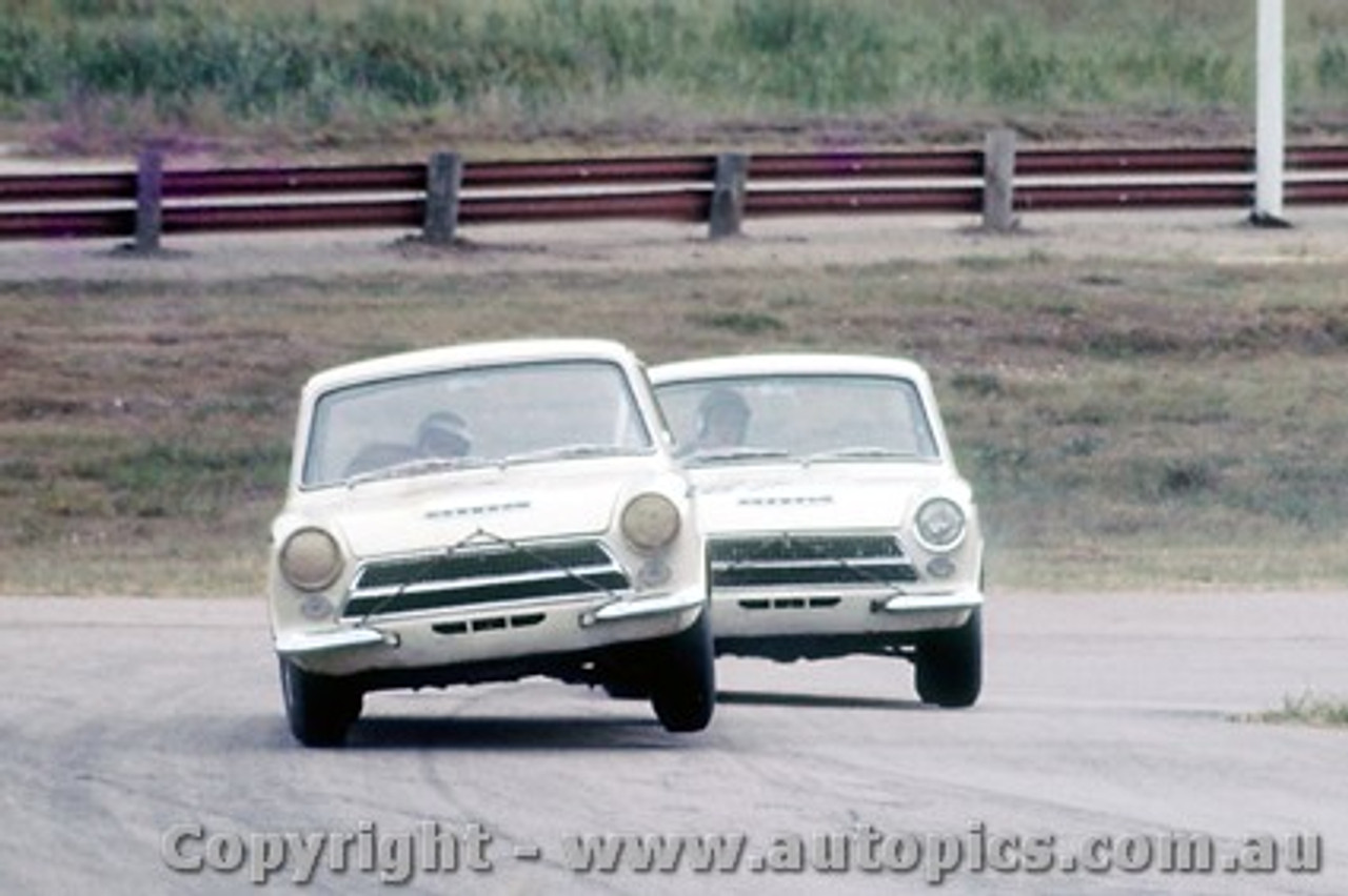 68189 - Max Volkers Lotus Cortina  -  Lakeside 1968 - Photographer John Stanley