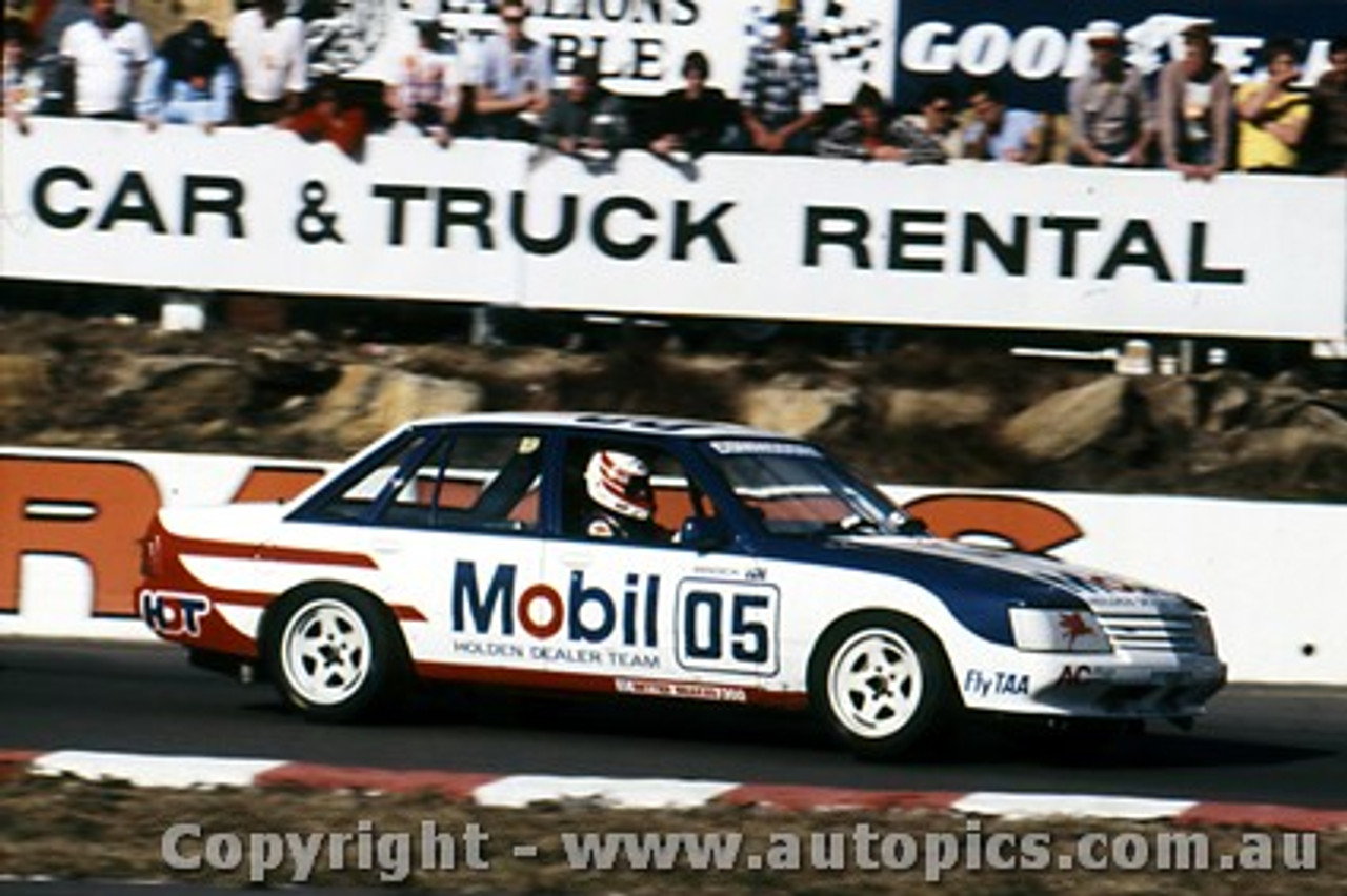 85022  - Peter Brock  -  Holden Commodore VK  Amaroo  1985