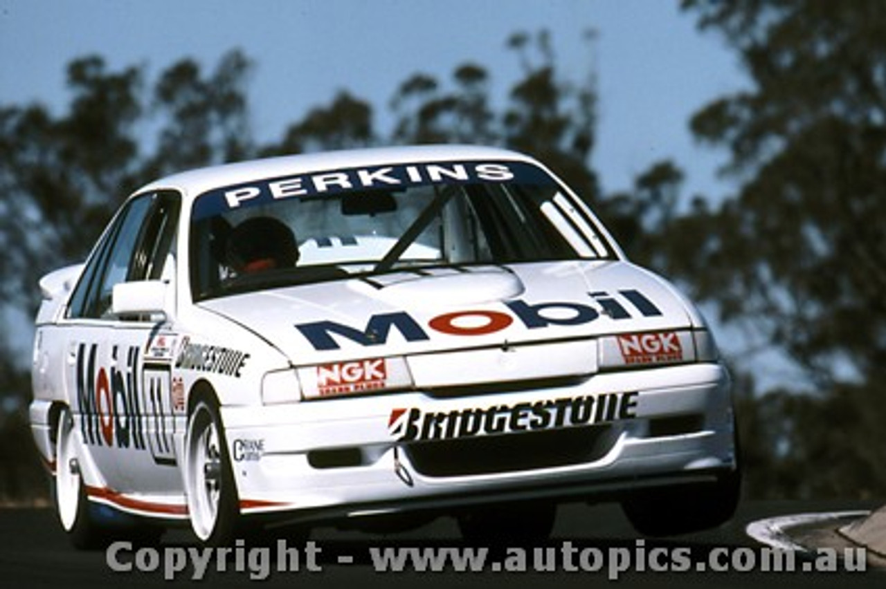 93009 - Larry Perkins  Holden Commodore VP - Oran Park 1993