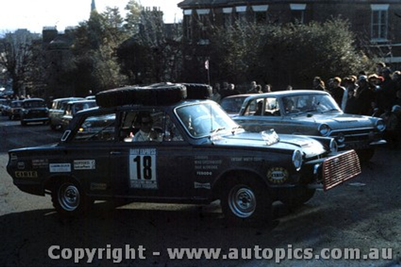 68976 - London to Sydney Marathon 1968 - M. Greenwood Ford Cortina - Photographer Jeremy Braithwaite