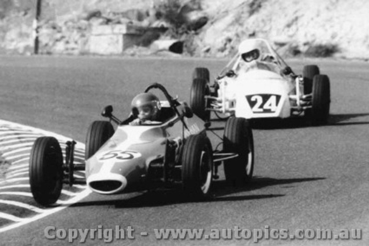 77514 - Graham Vaughan GV Formula Vee / K. Calderbank Revell Vee - Amaroo Park 10th July 1977 - Photographer Lance Ruting