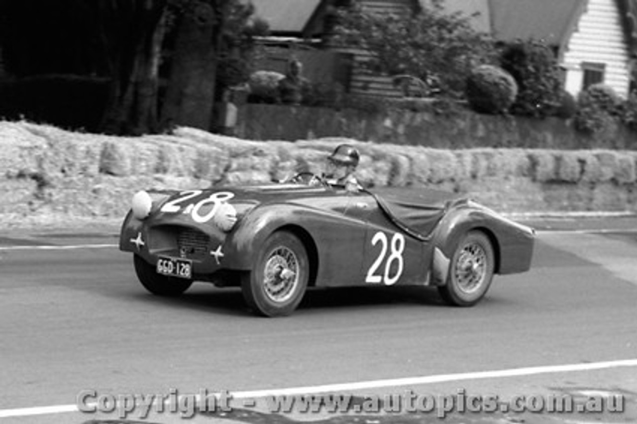 57423 - J. Sweetapple Triumph TR2 - Albert Park 1957 - Photographer Peter D Abbs