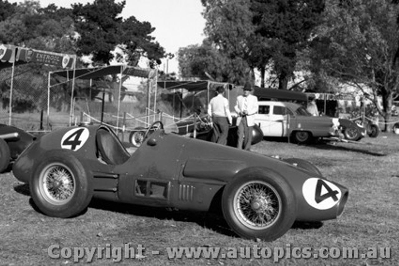 57519 - L. Davison  - Ferrari - Albert Park 1957 - Photographer Peter D Abbs