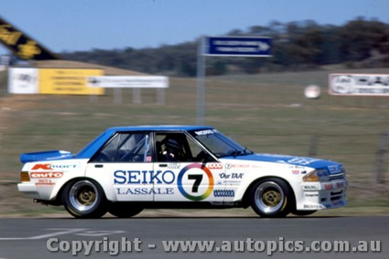 82753 - B. Morris / J. Fitzpatrick  Ford Falcon XE - Bathurst 1982  - Photographer Lance J Ruting