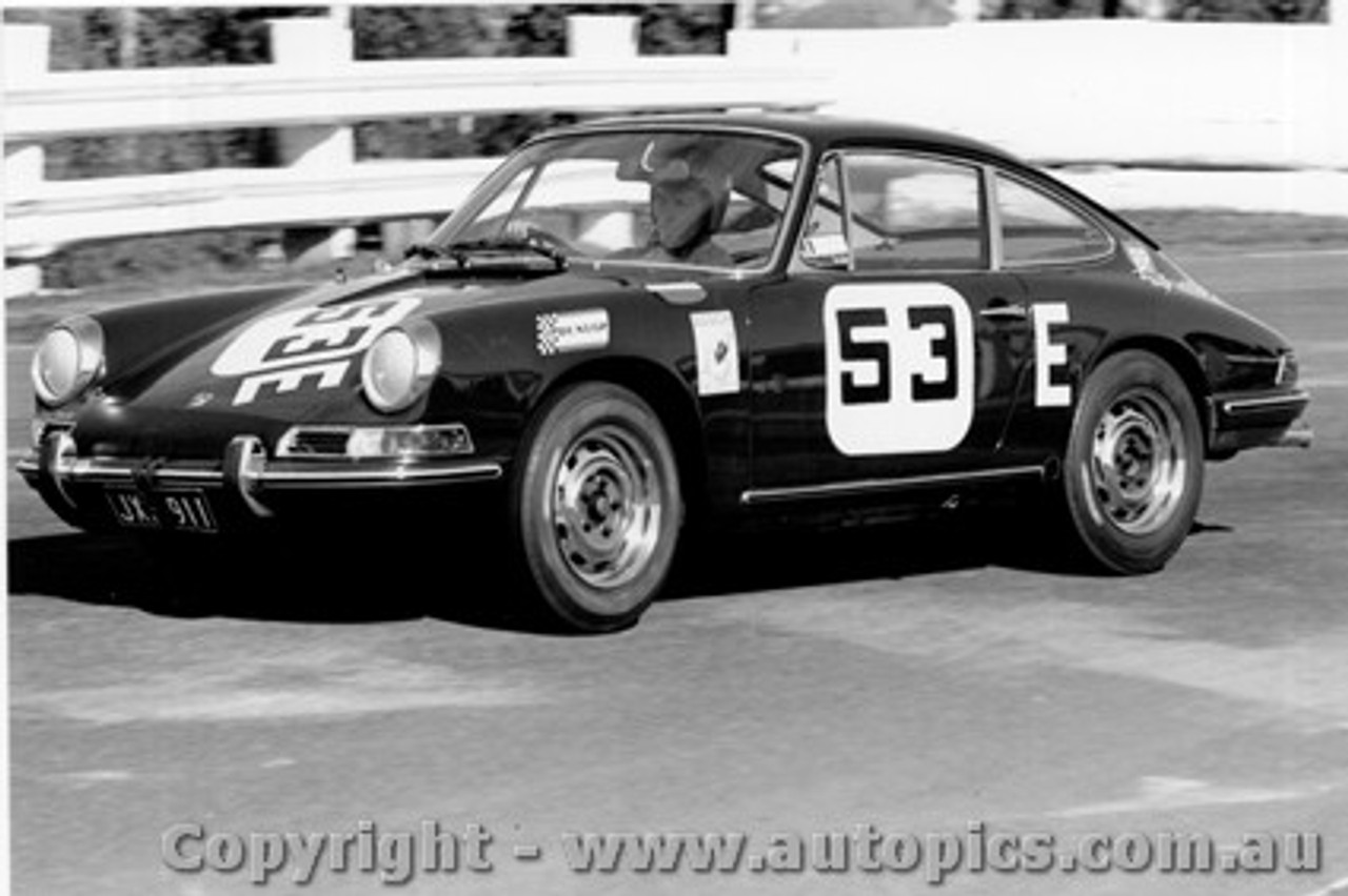 68204 - A. Hamilton / T. Jones Porsche 911 - Three Hour Trophy Race - Sandown 15th Septemberl 1968 - Photographer Peter D Abbs