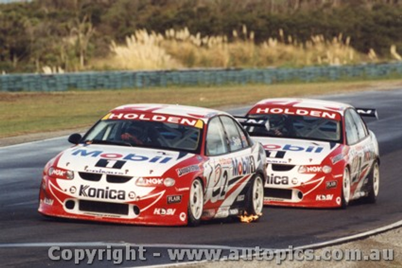 99220 - M. Skaife / C. Lowndes  Holden Commodore VT -  Phillip Island 1999 - Photographer Darren House