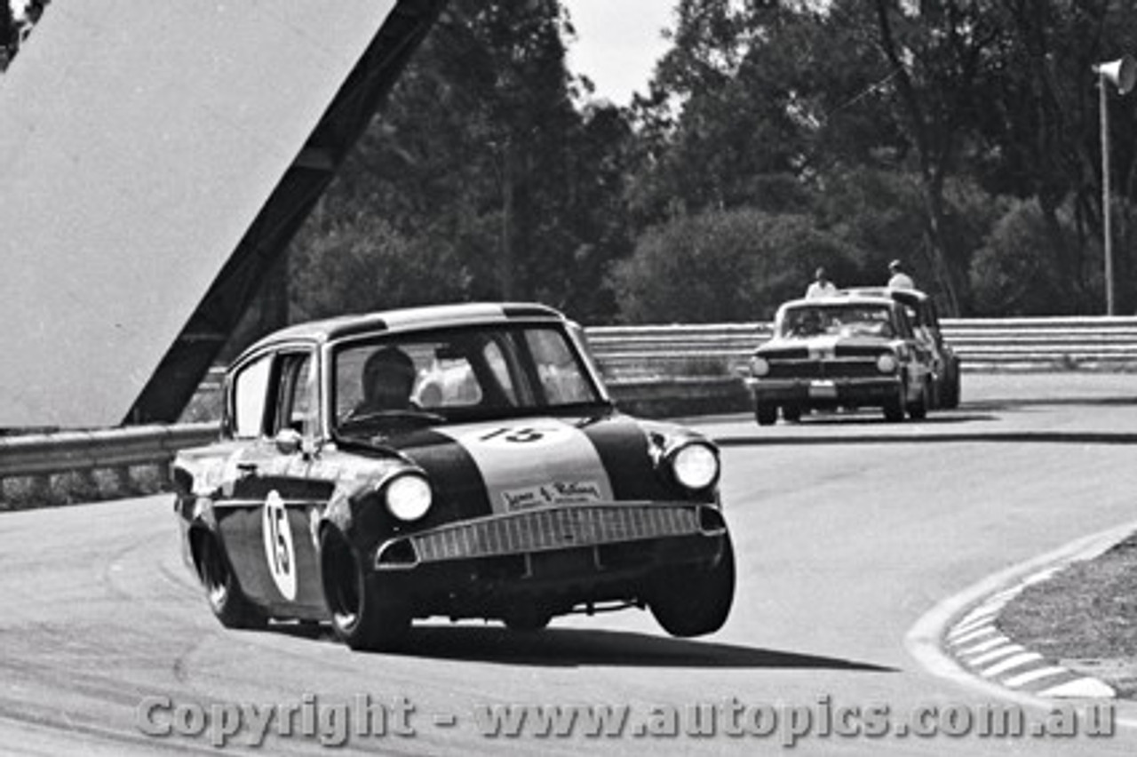 69110 - P. Ward  Ford Anglia - Warwick Farm 1969 - Photographer David Blanch