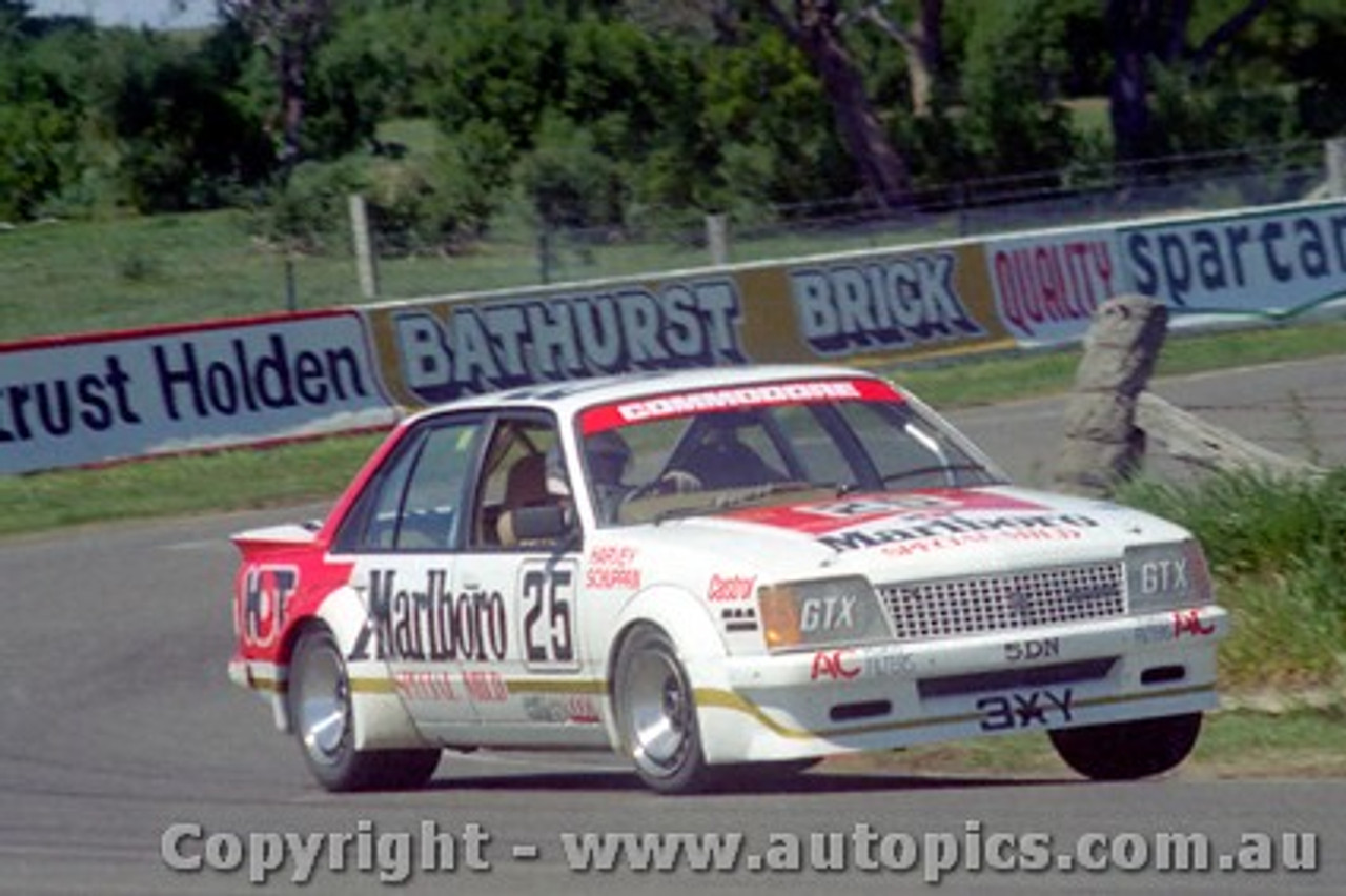 81767 - J. Harvey / V. Schuppan  -  Holden Commodore VC  Bathurst  1981 - Photographer Lance J Ruting