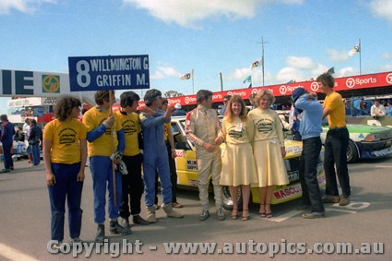 81768 - G. Willmington / M. Griffin Falcon XD  Bathurst  1981 - Photographer Lance J Ruting