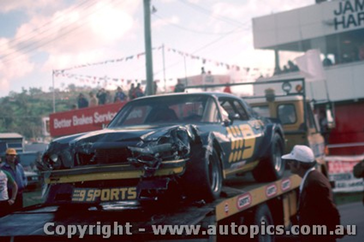 81810 - K. Bartlett / B. Forbes Chev Camaro  -  Bathurst  1981 - Photographer Lance J Ruting