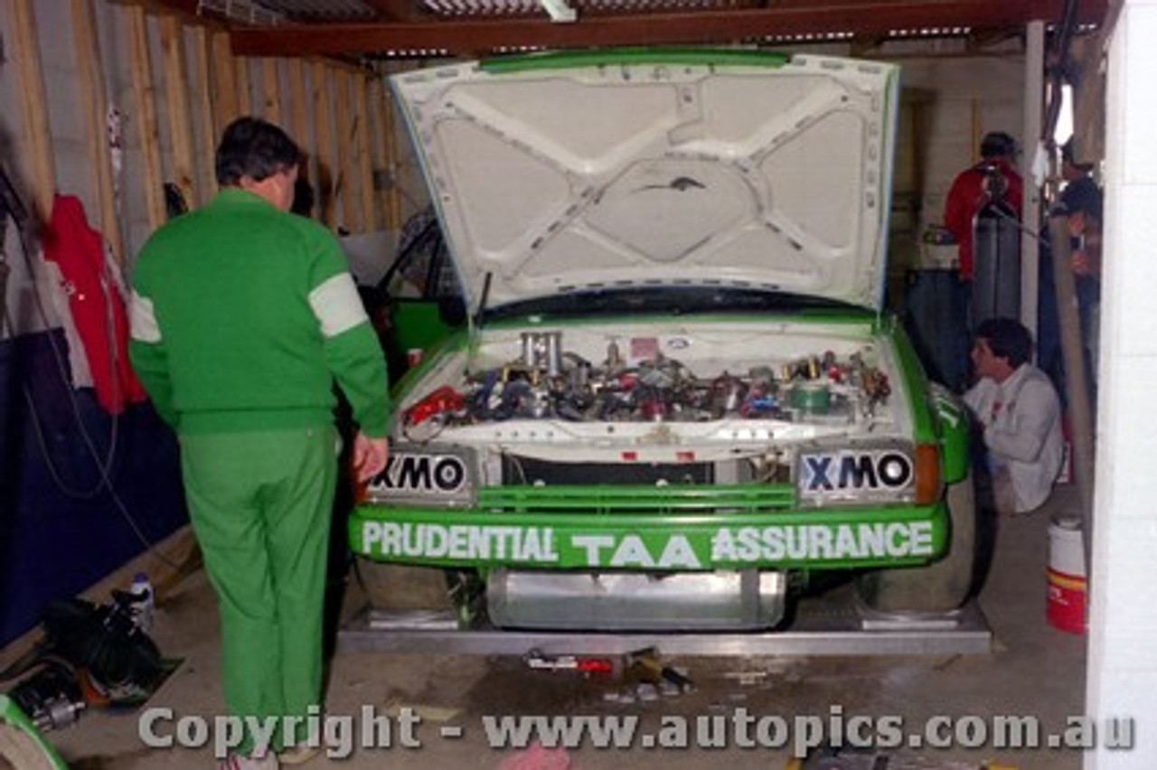 83765- Rebuilding the XE Falcon after a crash in practice - Johnson / Bartlett -  Bathurst 1983 - Photographer Lance J Ruting