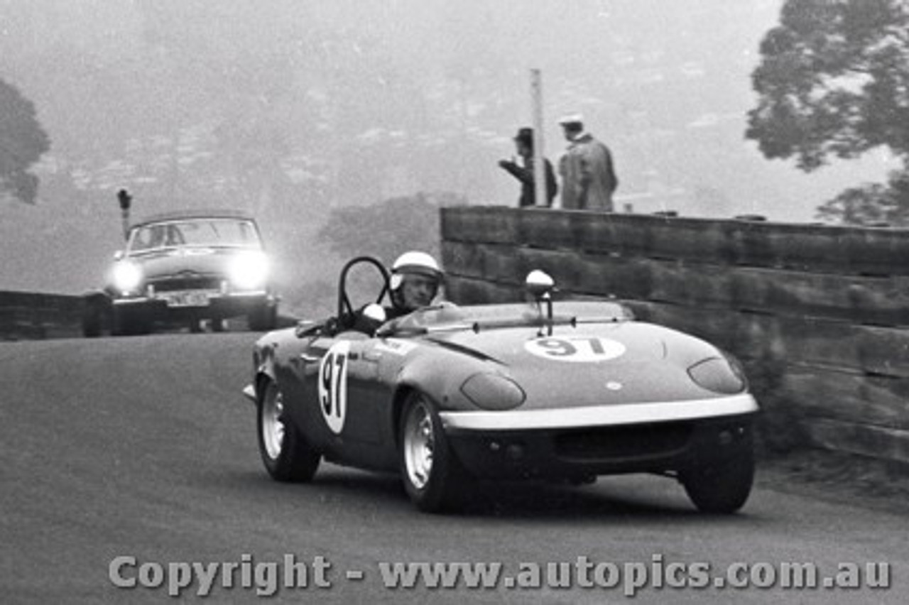 67494 - P. Meyer - Lotus Elan  - A very foggy Catalina 23th April 1968 - Photographer Lance J Ruting