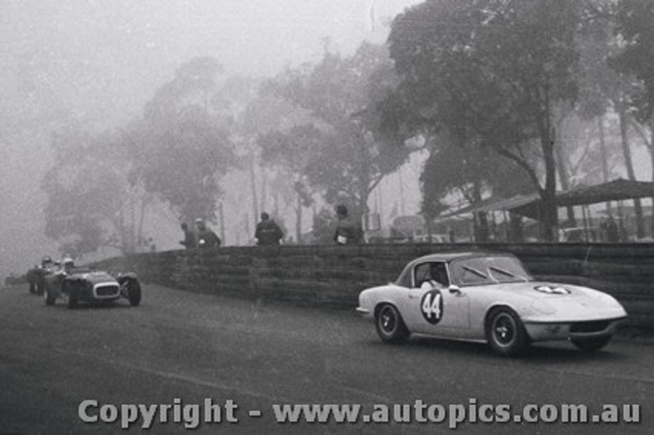 67495 - Fred Gibson - Lotus Elan  - A very foggy Catalina 23th April 1968 - Photographer Lance J Ruting