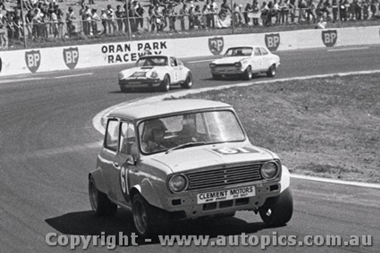 72236 - Graham Littlemoore Clubman Mini - 17th August 1972 - Oran Park - Photographer Lance J Ruting