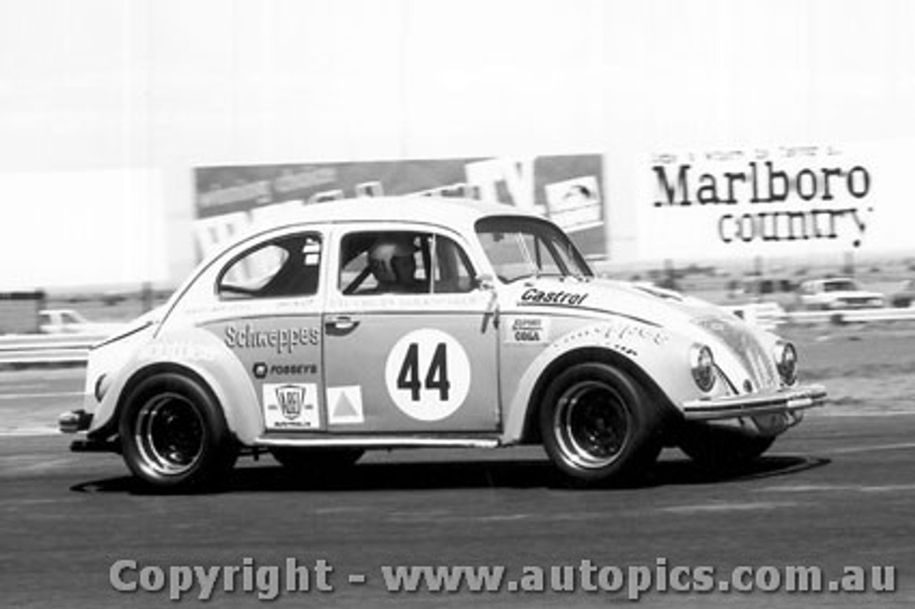 75043 - Darrylyn Huitt - Volkswagen V8  VW  - Calder 1975 - Photographer Peter D Abbs