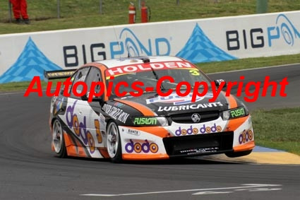 205730 - J. Richards / J. Whincup - Holden Commodore VZ - 2nd Outright Bathurst 2005 - Photographer Craig Clifford