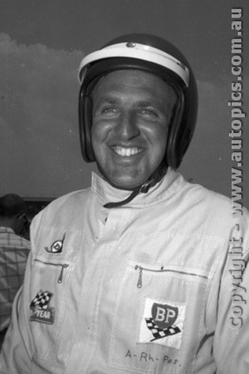 68216 - Fred Gibson -1968 - Photographer Lance J Ruting