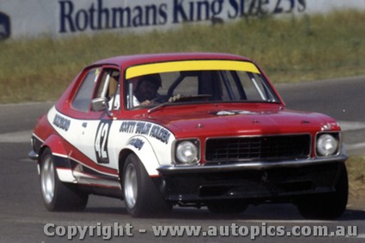 82053 - Scotty Taylor Holden Torana  - Oran Park 1982 - Photographer   Lance J Ruting