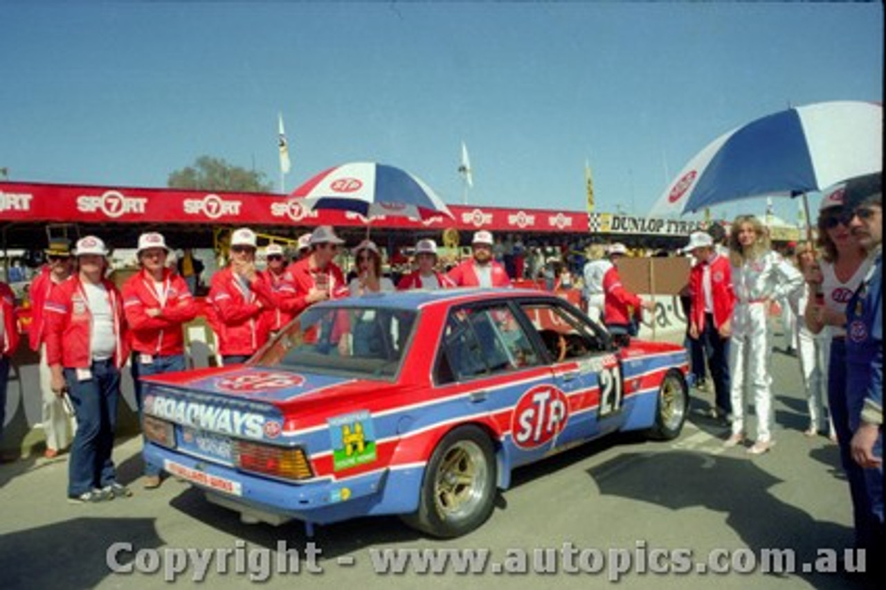 82791 - S. Harrington / G.Wigston - Holden Commodore VH - Bathurst 1982 - Photographer Lance J Ruting