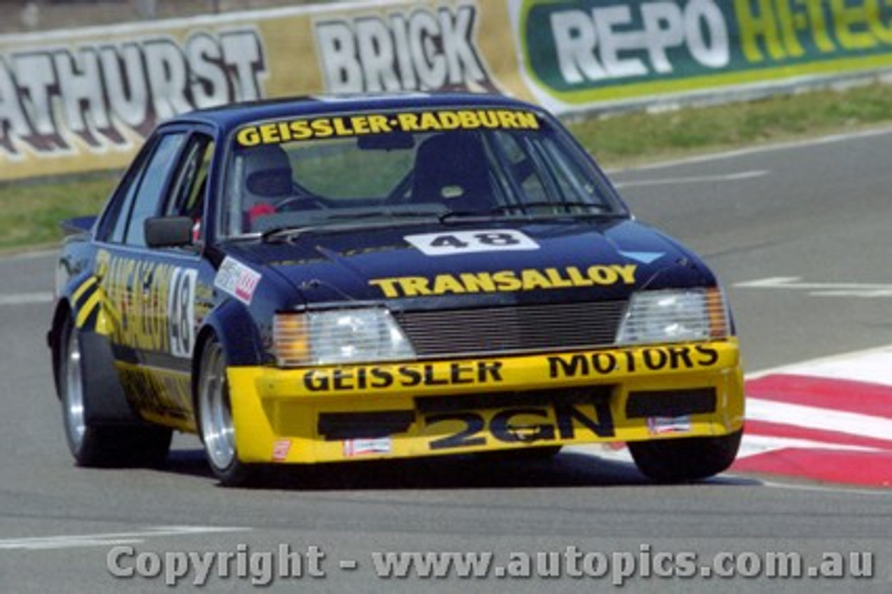 82842 - F. Geissler / R. Radburn - Holden Commodore VH - Bathurst 1982 - Photographer Lance J Ruting