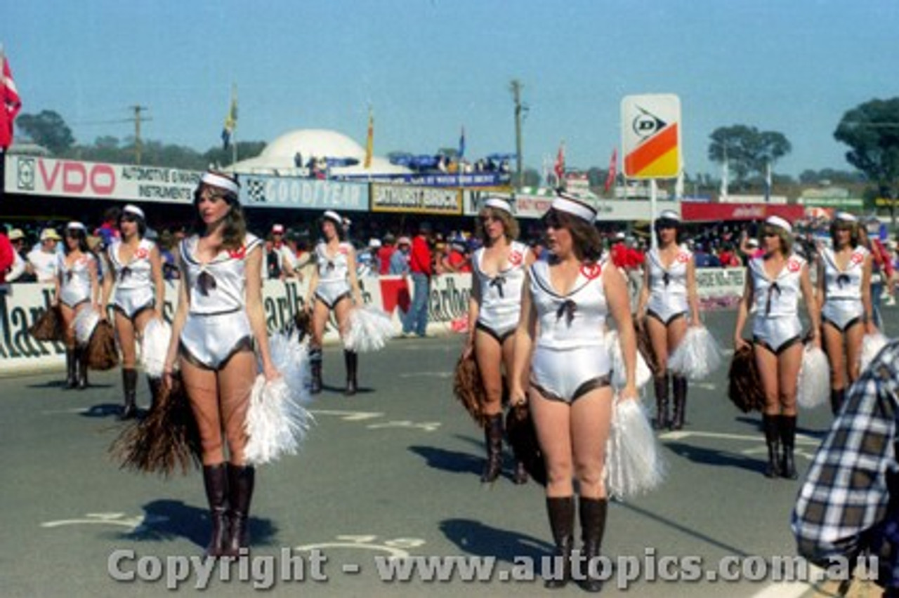 82866 - The Grid Girls - Bathurst 1982 - Photographer Lance J Ruting